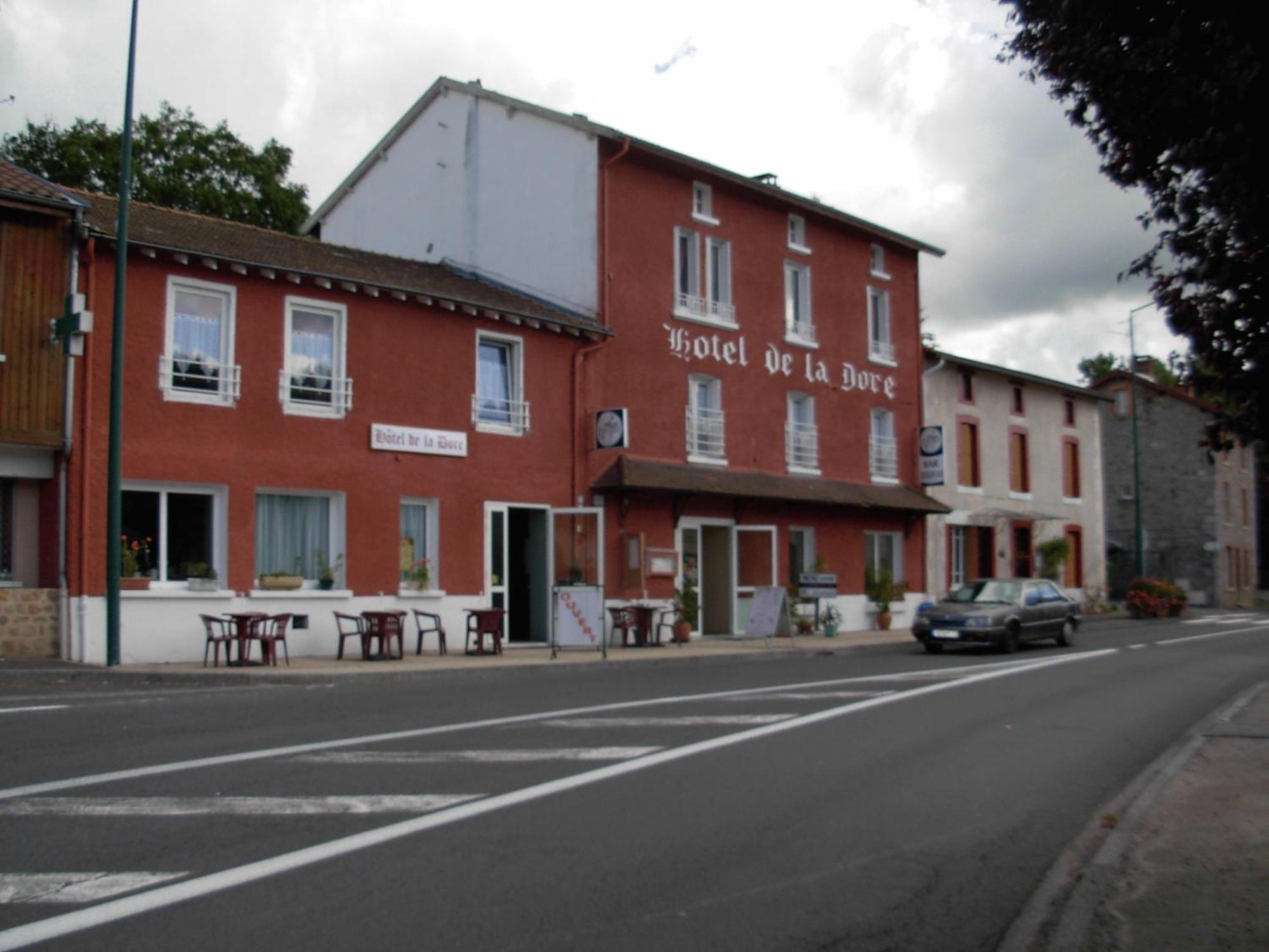 Logis Hotel Restaurant De La Dore Vertolaye Bagian luar foto