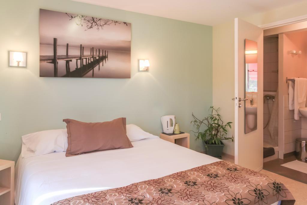 Logis Hotel Restaurant De La Dore Vertolaye Bagian luar foto