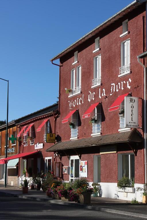 Logis Hotel Restaurant De La Dore Vertolaye Bagian luar foto