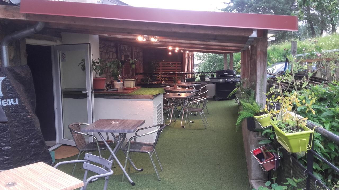 Logis Hotel Restaurant De La Dore Vertolaye Bagian luar foto